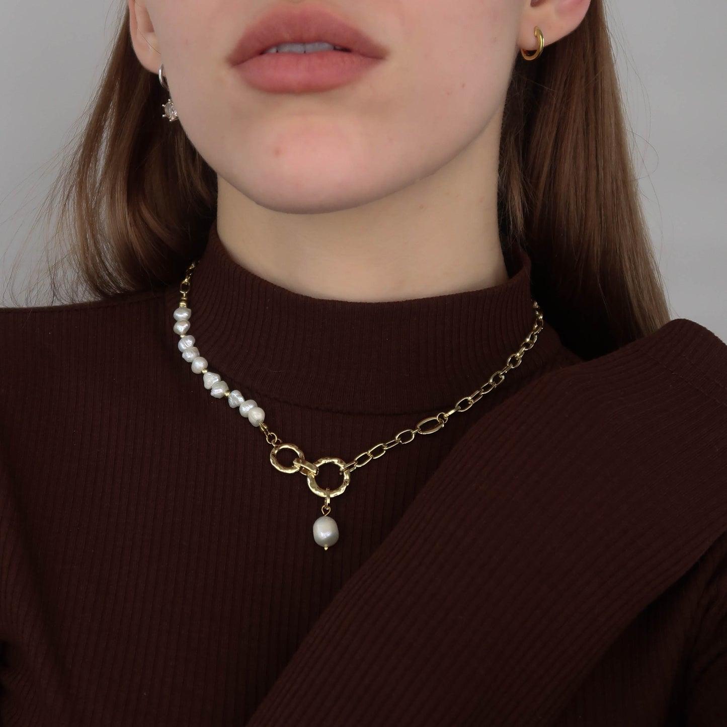 Imitation Pearl Necklace - Short Gold Chain (39cm)